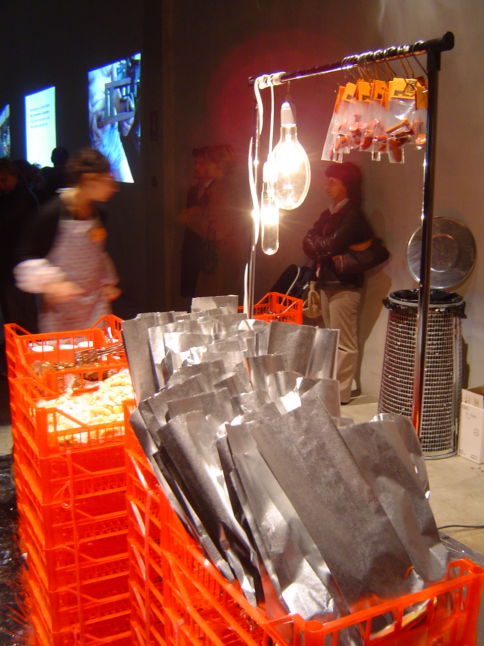 i gadget alla festa di apertura del cantiere nel novembre 2006